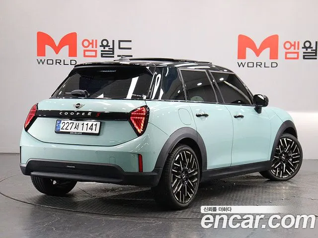 MINI Cooper 4th Gen — Фото автомобиля 3