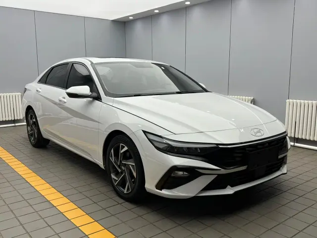 Hyundai Elantra — Фото автомобиля 3