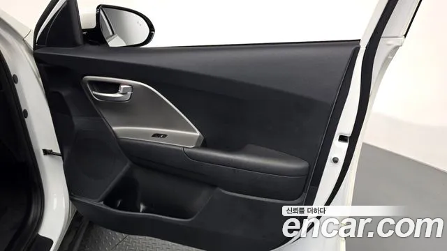 Kia Niro — Фото автомобиля 13