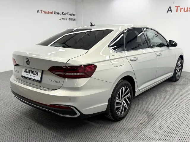 Volkswagen Lavida — Фото автомобиля 5