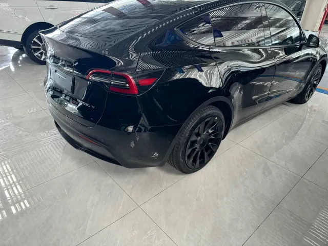 Tesla Model Y — Фото автомобиля 7
