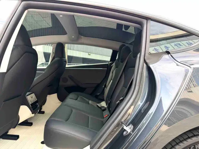 Tesla Model 3 — Фото автомобиля 5