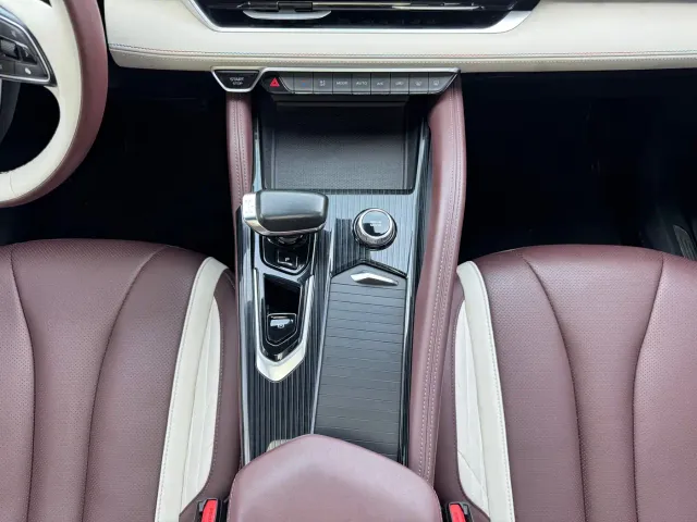 Geely Xingyue L — Фото автомобиля 9