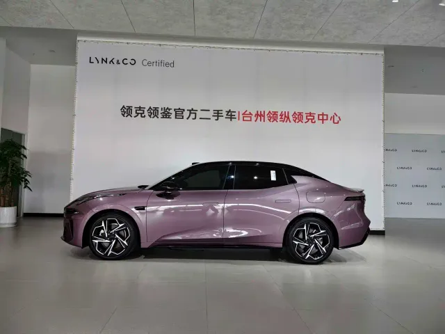 Lynk & Co Lynk & Co 07 EM-P 2025 Model Base — Фото автомобиля 2