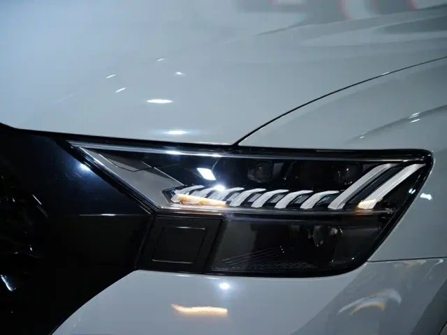 Audi RS Q8 — Фото автомобиля 11