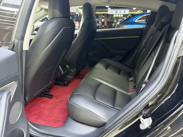 Tesla Model 3 — Фото автомобиля 11