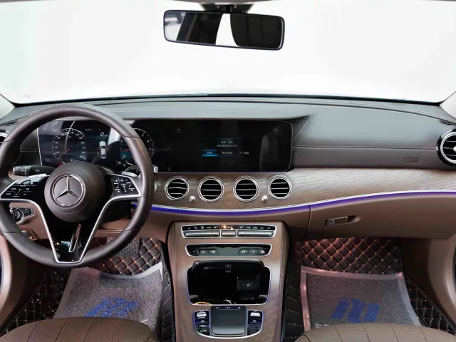 Mercedes-Benz E-Class — Фото автомобиля 11