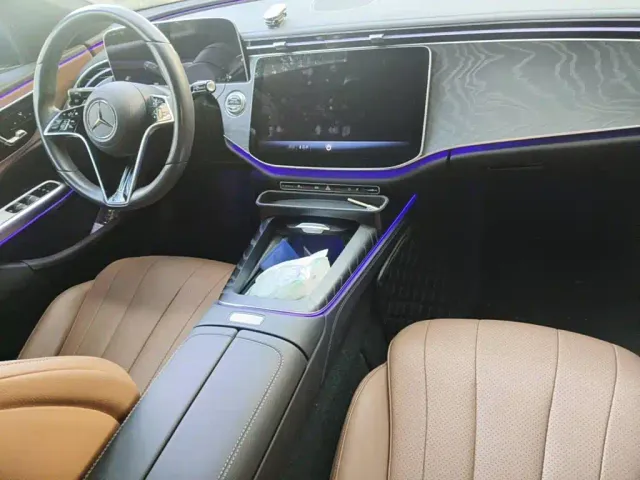 Mercedes-Benz E-Class — Фото автомобиля 12