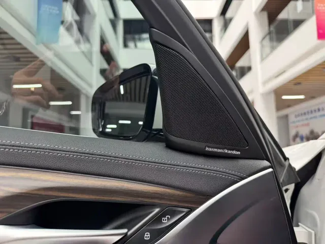 BMW 5 Series — Фото автомобиля 9
