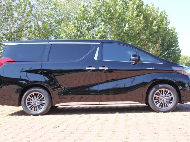 Toyota Alphard 2021 Hybrid 2.5L Luxury — Фото автомобиля 8