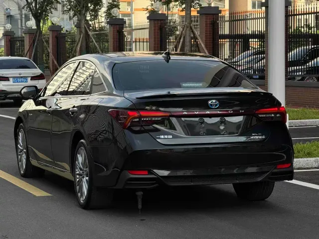 Toyota Avalon — Фото автомобиля 3