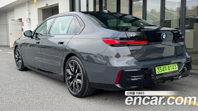 BMW i7 — Фото автомобиля 2
