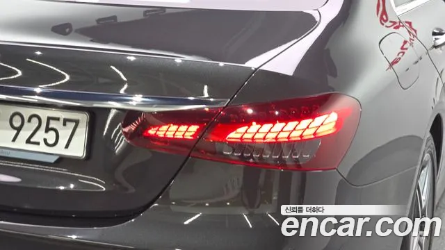 Mercedes-Benz E-Class — Фото автомобиля 22