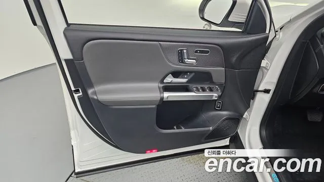 Mercedes-Benz EQB X243 — Фото автомобиля 24