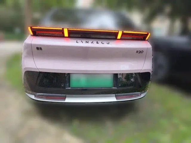 Lynk & Co Z20 — Фото автомобиля 3