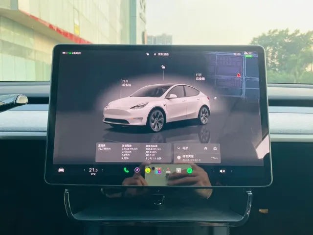 Tesla Model Y — Фото автомобиля 17
