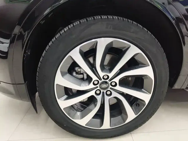 Land Rover Discovery Sport — Фото автомобиля 22
