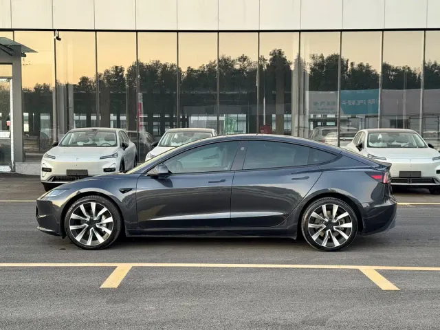 Tesla Model 3 — Фото автомобиля 6