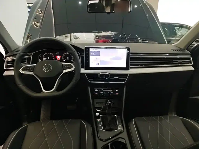 Volkswagen Tiguan L — Фото автомобиля 9