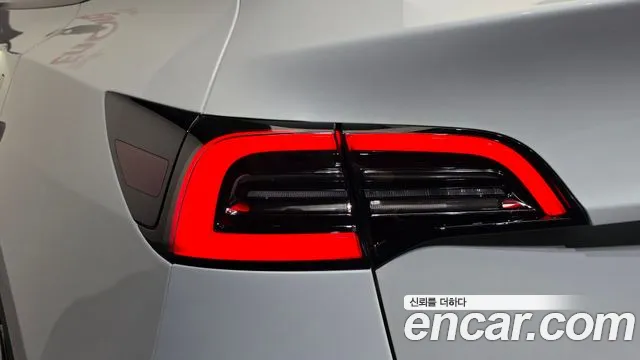 Tesla Model Y — Фото автомобиля 22