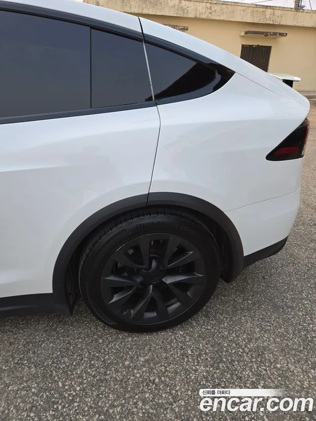 Tesla Model X — Фото автомобиля 7