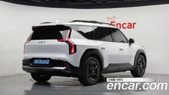 Kia EV9 — Фото автомобиля 2