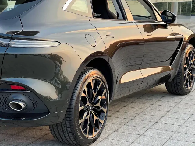 Aston Martin DBX — Фото автомобиля 9