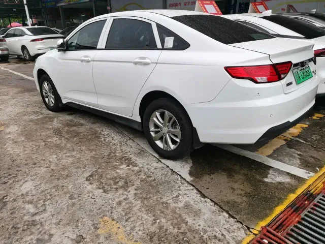 Geely Emgrand — Фото автомобиля 2