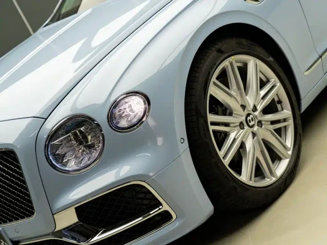 Bentley Flying Spur — Фото автомобиля 3