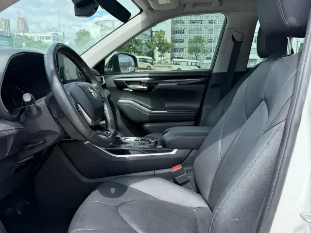 Toyota Highlander — Фото автомобиля 4
