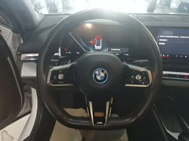 BMW i5 — Фото автомобиля 10