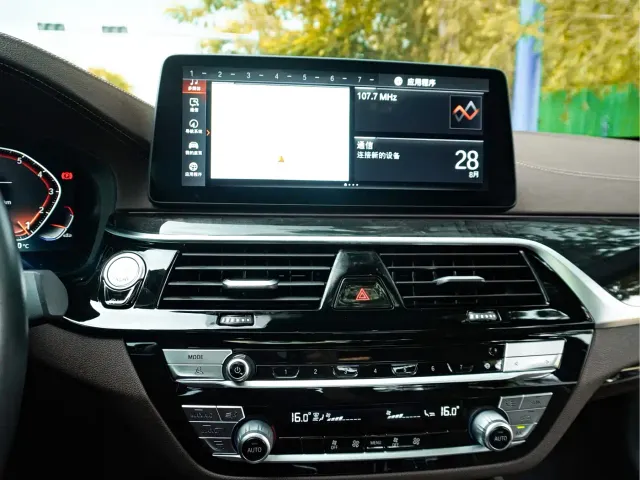 BMW 5 Series — Фото автомобиля 17
