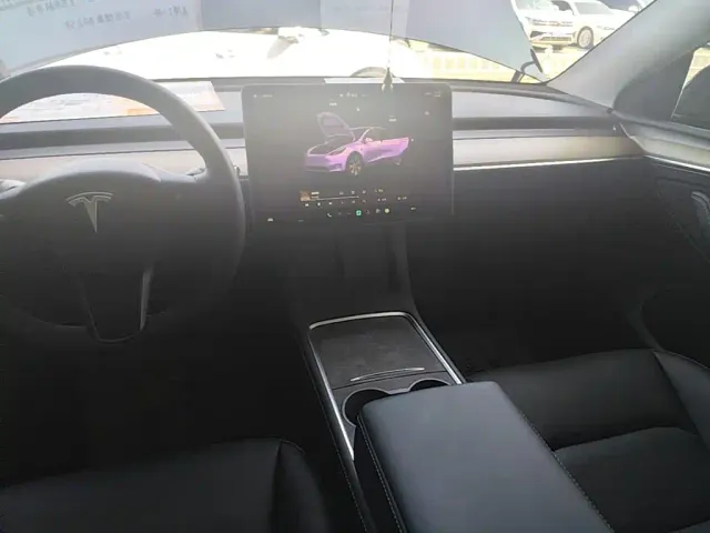 Tesla Model Y — Фото автомобиля 12