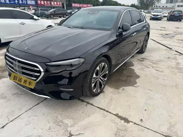 Фотография автомобиля — Mercedes-Benz E-Class