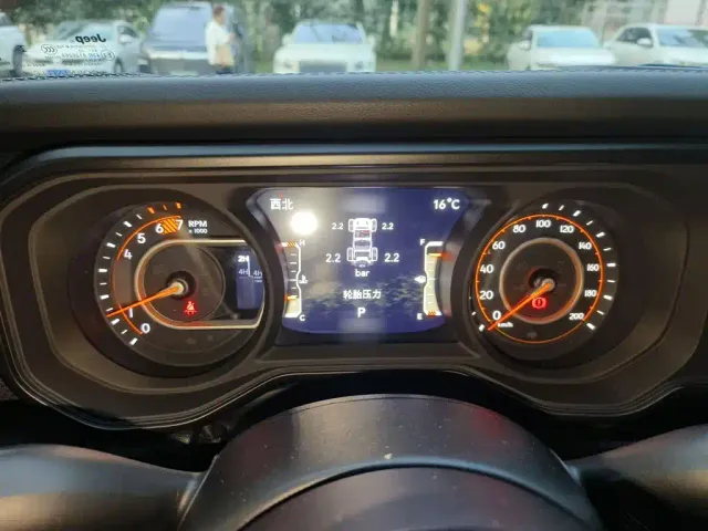 Jeep Wrangler — Фото автомобиля 3