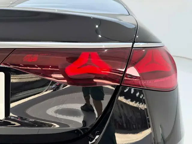 Mercedes-Benz E-Class — Фото автомобиля 10