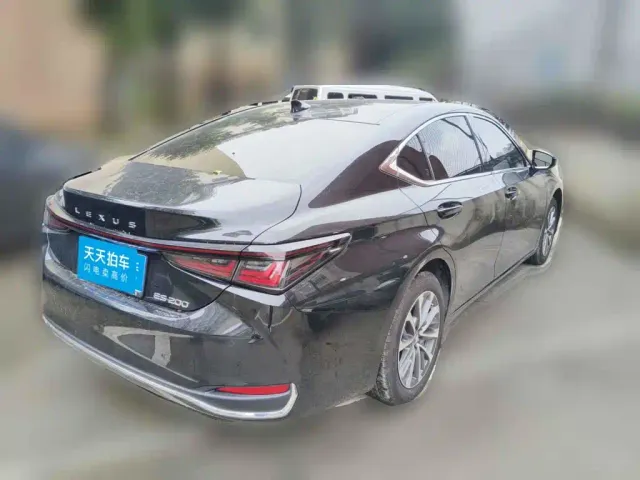 Lexus ES — Фото автомобиля 5