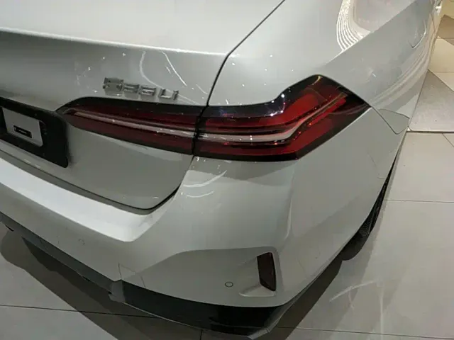 BMW 5 Series — Фото автомобиля 7