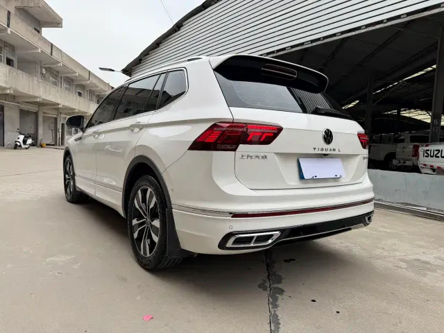 Volkswagen Tiguan L — Фото автомобиля 16