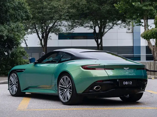 Aston Martin DB12 — Фото автомобиля 7