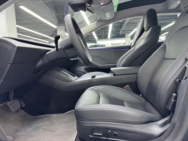 Tesla Model 3 — Фото автомобиля 5