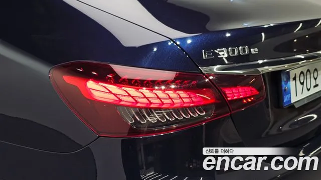 Mercedes-Benz E-Class — Фото автомобиля 17