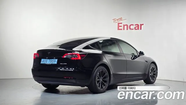 Tesla Model 3 — Фото автомобиля 2