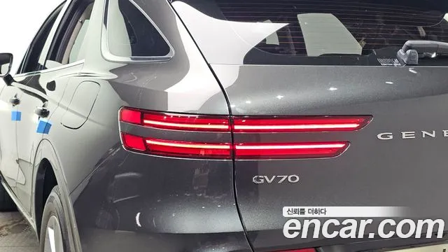 Genesis GV70 — Фото автомобиля 8