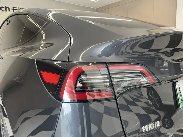 Tesla Model Y — Фото автомобиля 9