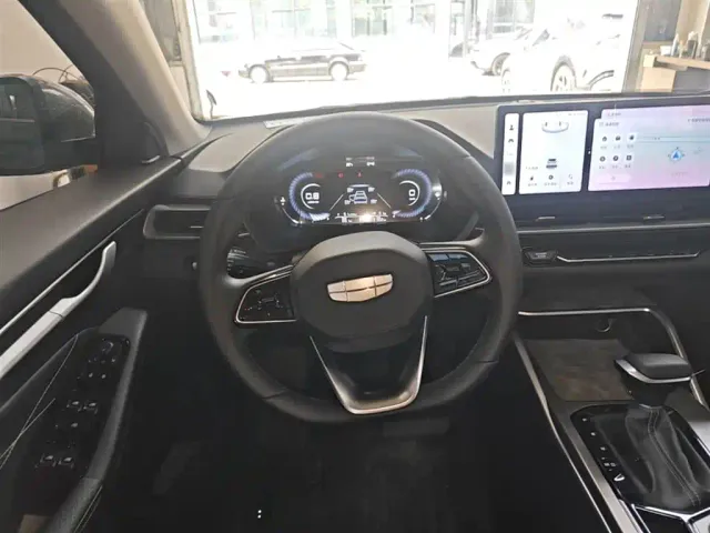 Geely Emgrand — Фото автомобиля 10