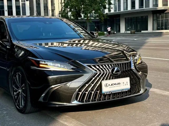Lexus ES — Фото автомобиля 3