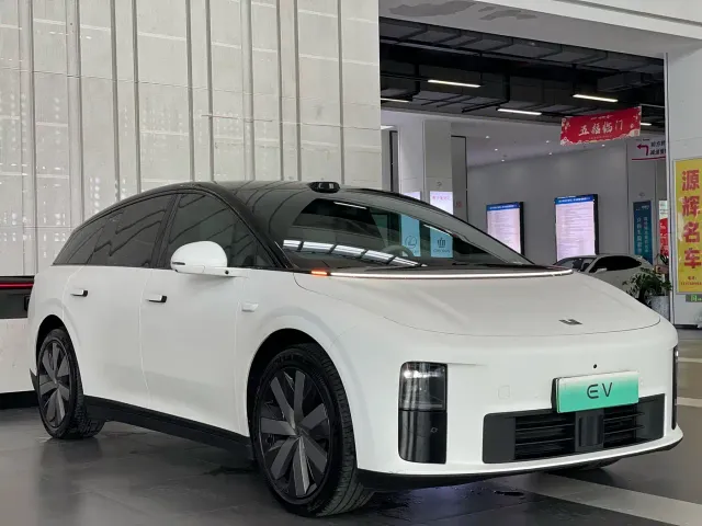 Li Auto i6 — Фото автомобиля 3