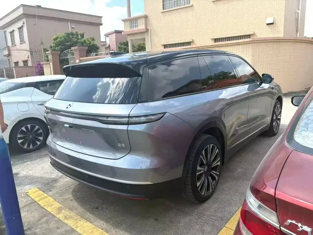 Nio ES8 — Фото автомобиля 5