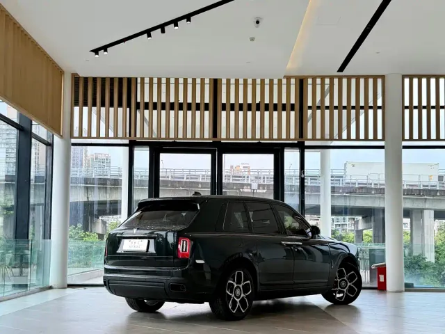 Rolls-Royce Cullinan — Фото автомобиля 3